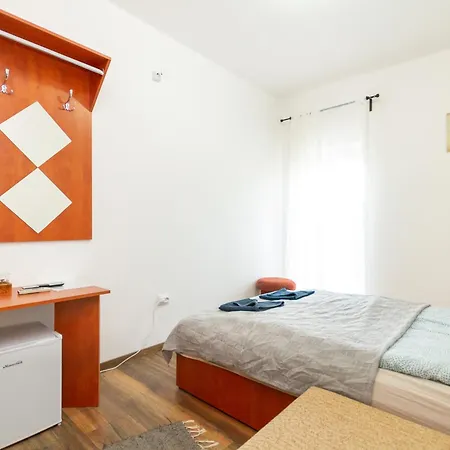 Kincső By Newave Pensión 3*